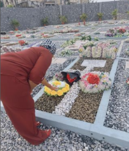 “I Love You Forever Mummy” Actress, Nkechi Blessing Pen Emotional Tribute To Mother As She Visits To Her  Graveside (Video)