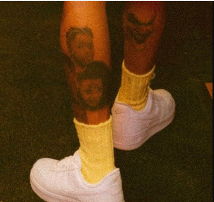 Singer Wizkid Tattoos His Children Faces On His Leg (Photos)